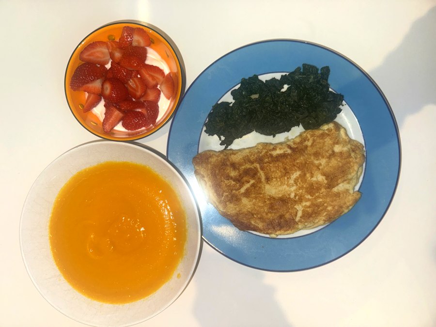 Dinner from the plan: an omelette with spinach, strawberries and a bowl of vegetable soup.